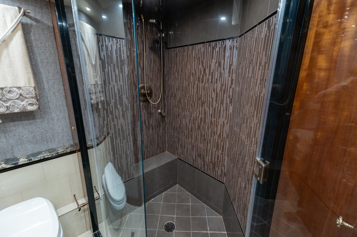 2018 Prevost Millennium H3-45 gallery image-29