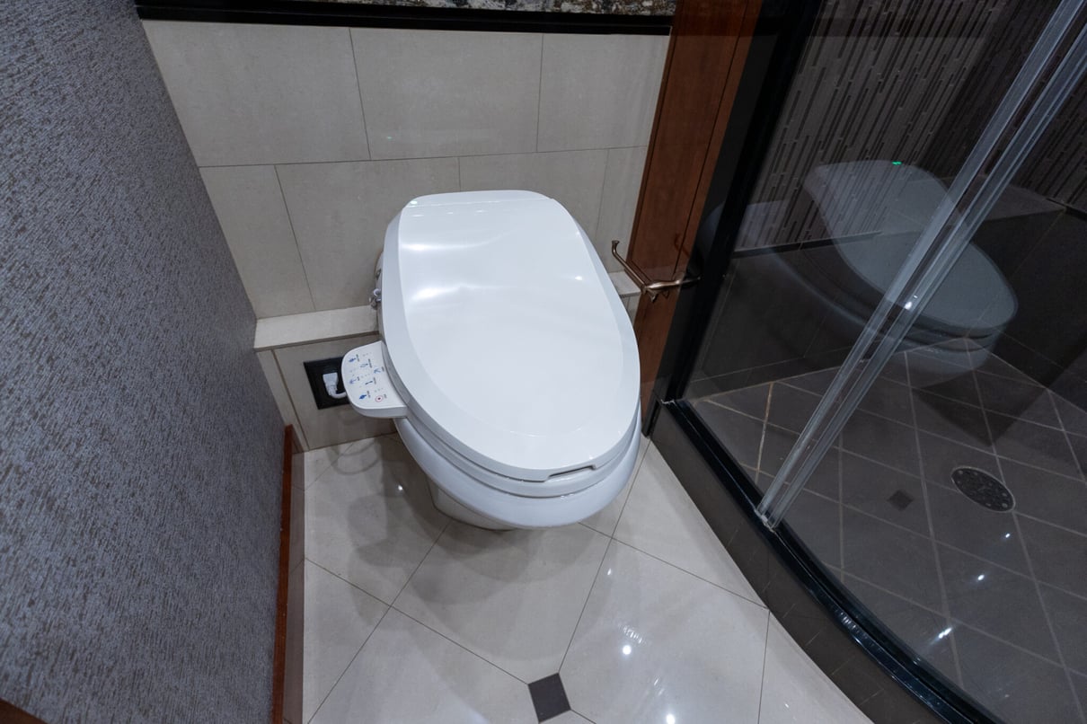 2018 Prevost Millennium H3-45 gallery image-30