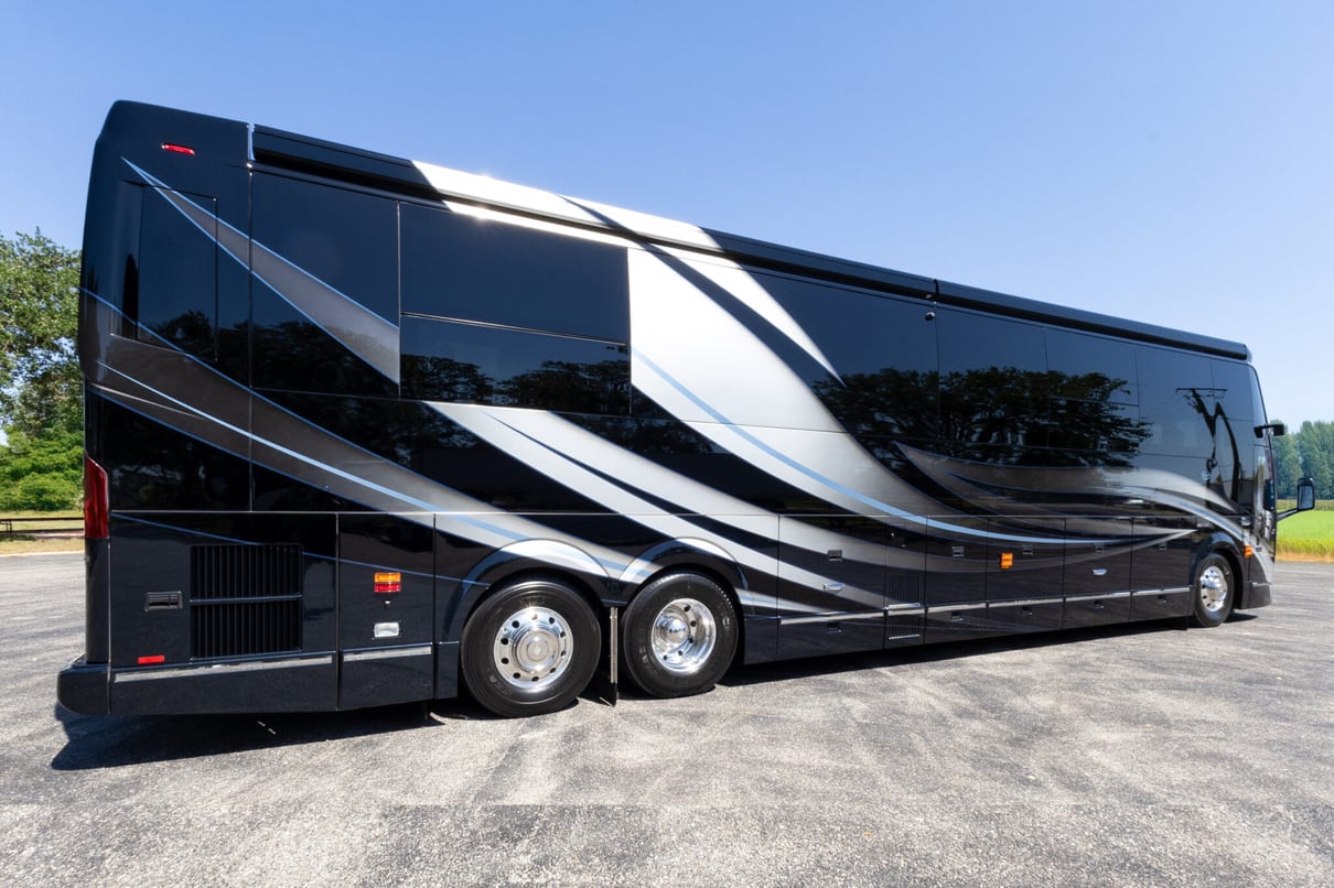 2025 Prevost Marathon H3-45 gallery image-4