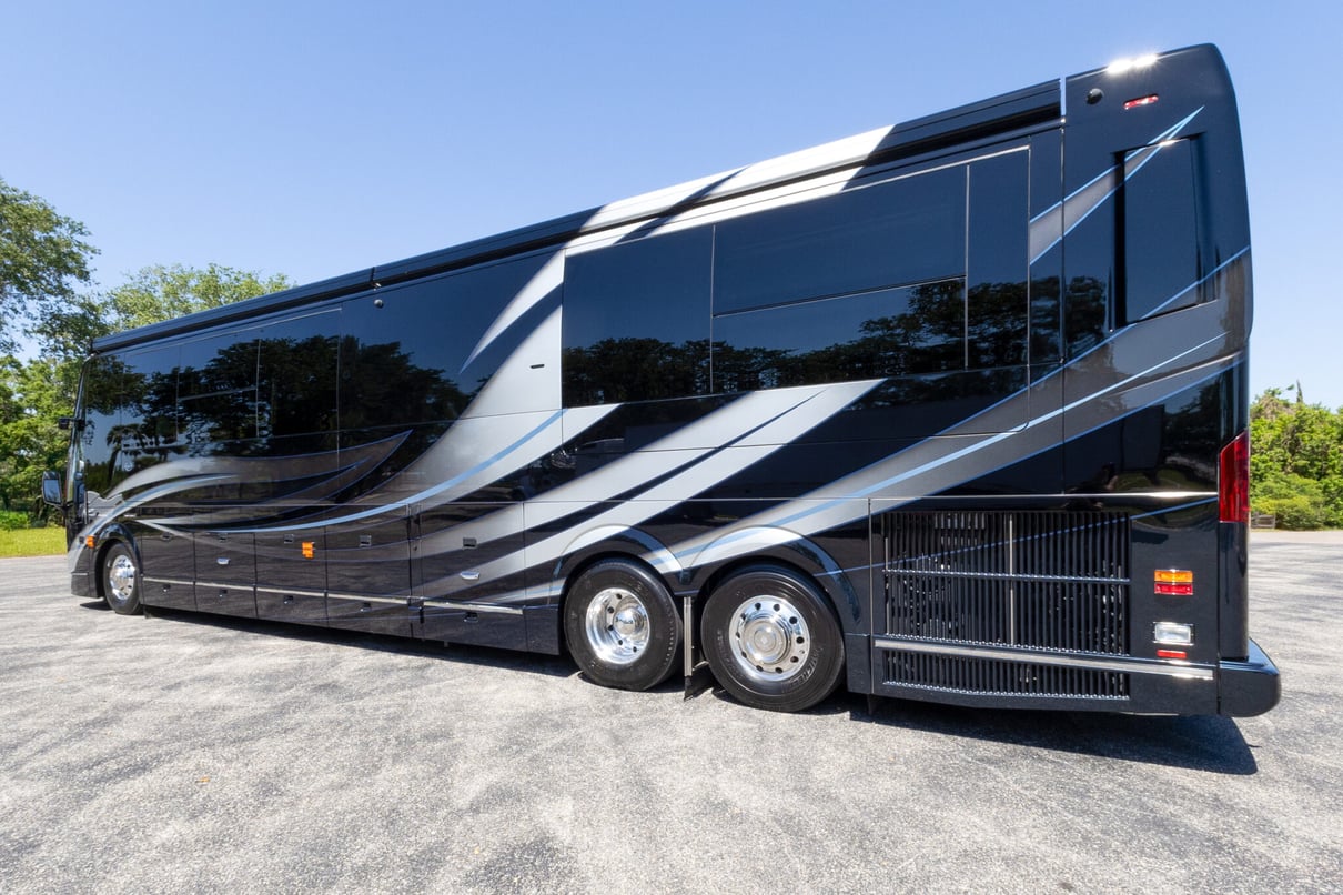 2025 Prevost Marathon H3-45 gallery image-8