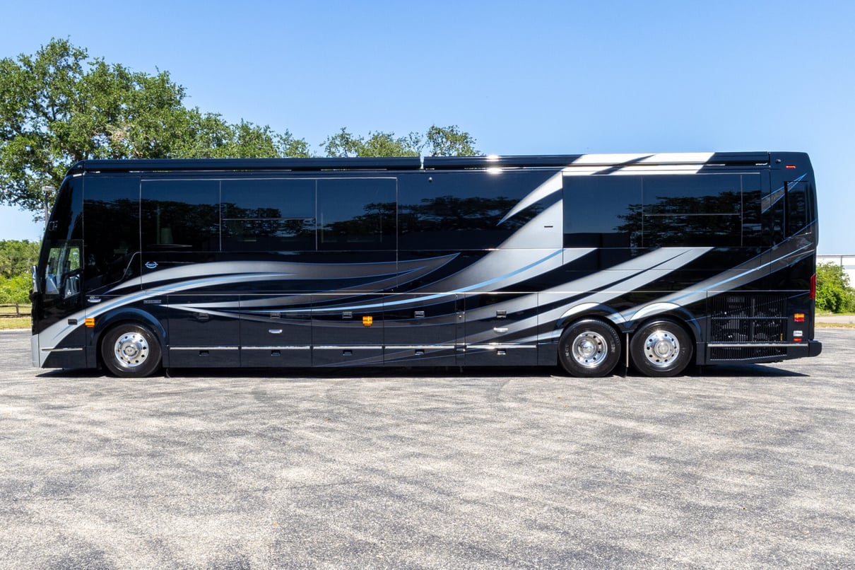 2025 Prevost Marathon H3-45 gallery image-9