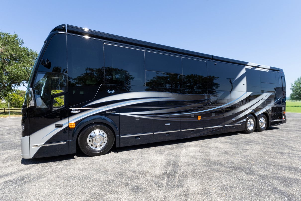 2025 Prevost Marathon H3-45 gallery image-10