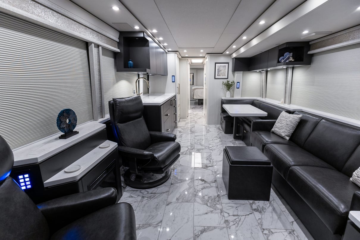 2025 Prevost Marathon H3-45 gallery image-14