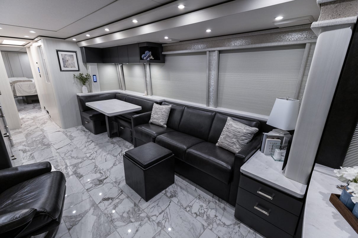 2025 Prevost Marathon H3-45 gallery image-15