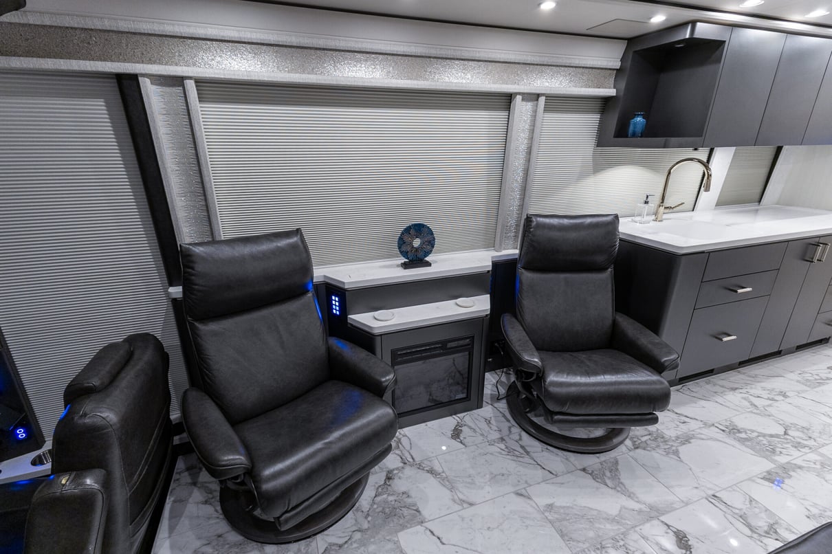 2025 Prevost Marathon H3-45 gallery image-17