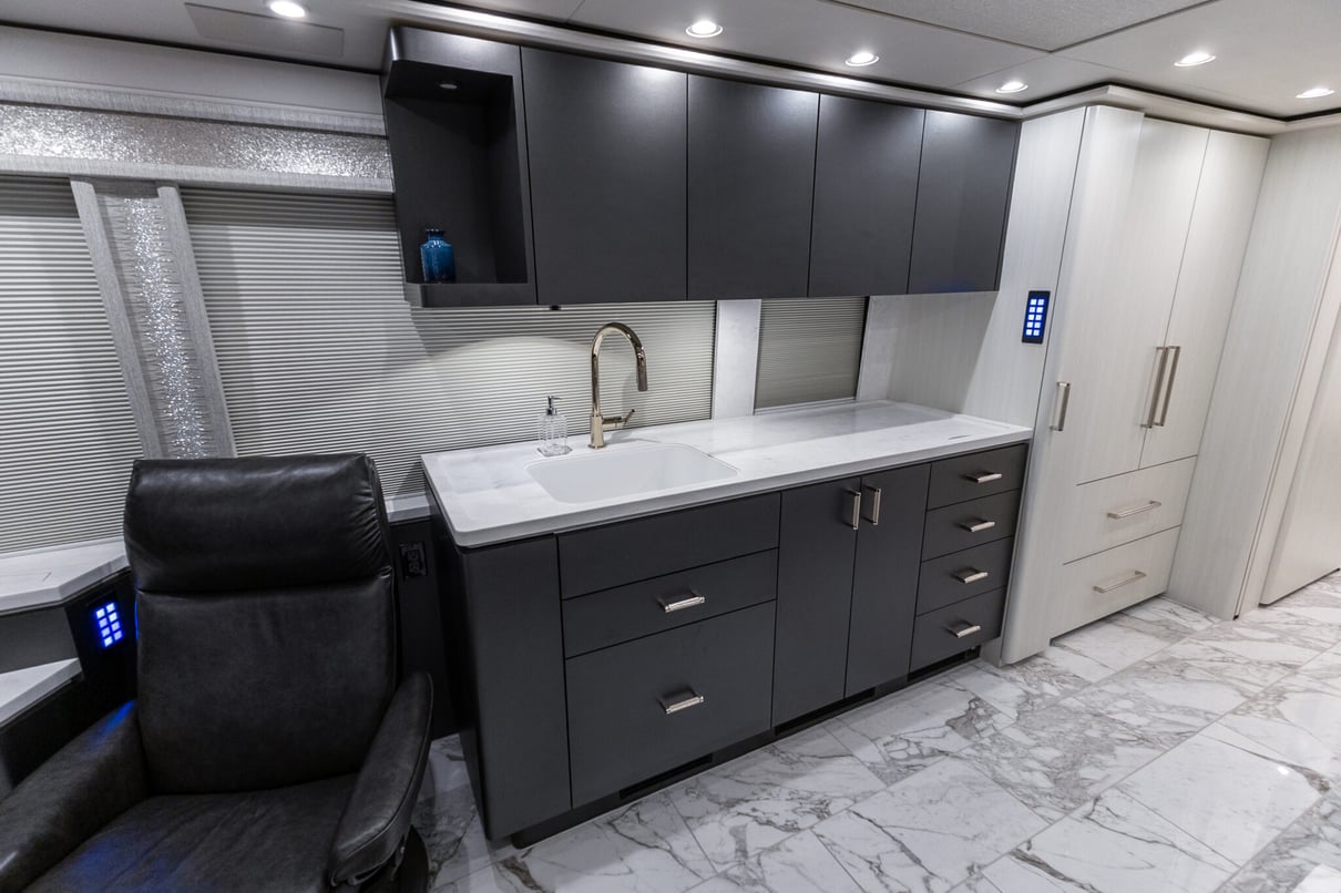 2025 Prevost Marathon H3-45 gallery image-18