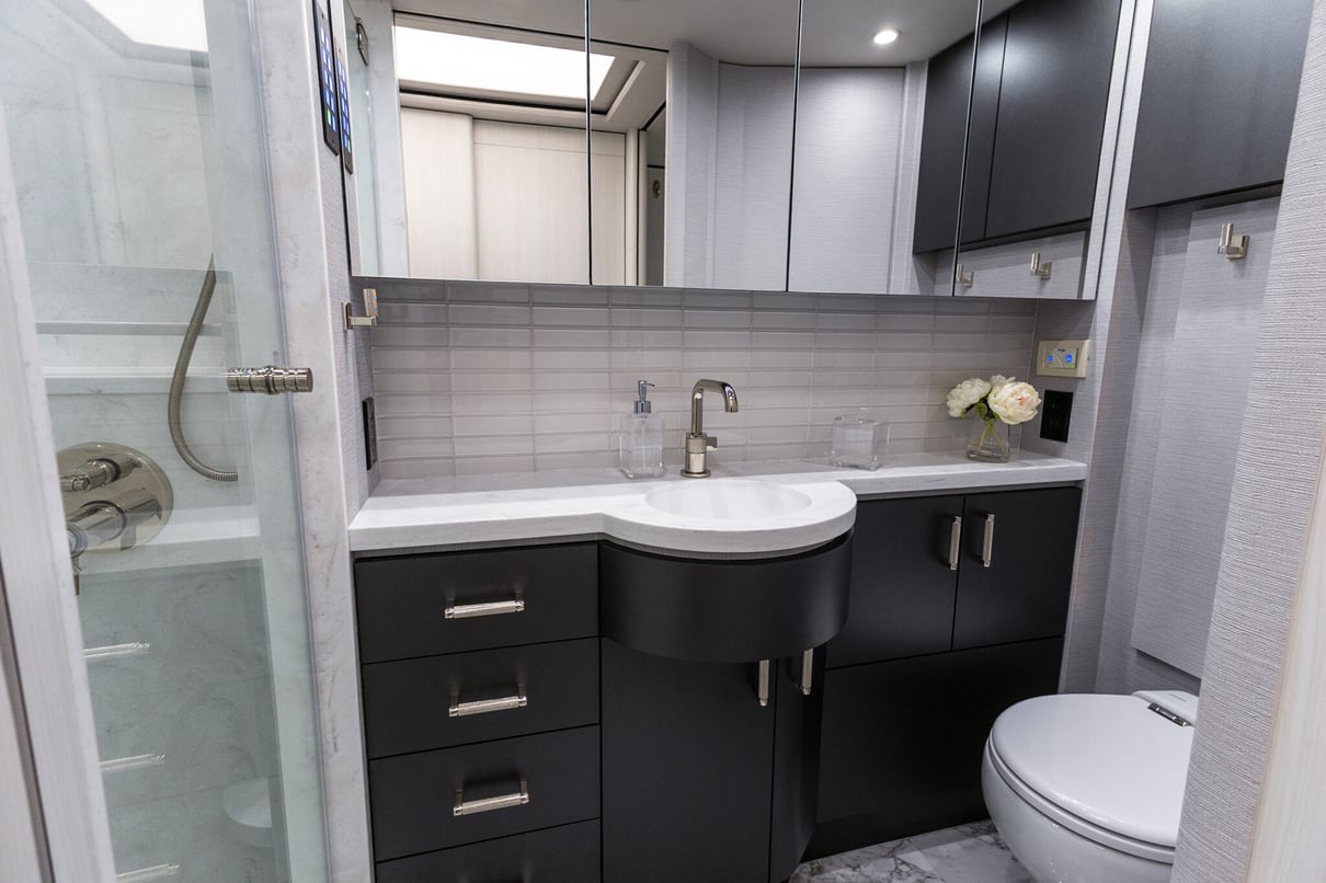 2025 Prevost Marathon H3-45 gallery image-24