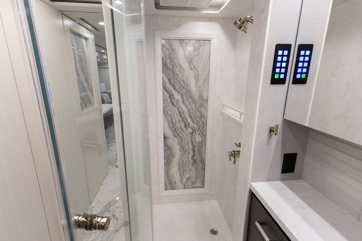 2025 Prevost Marathon H3-45 gallery image-26