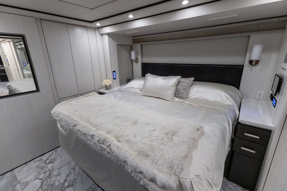 2025 Prevost Marathon H3-45 gallery image-27