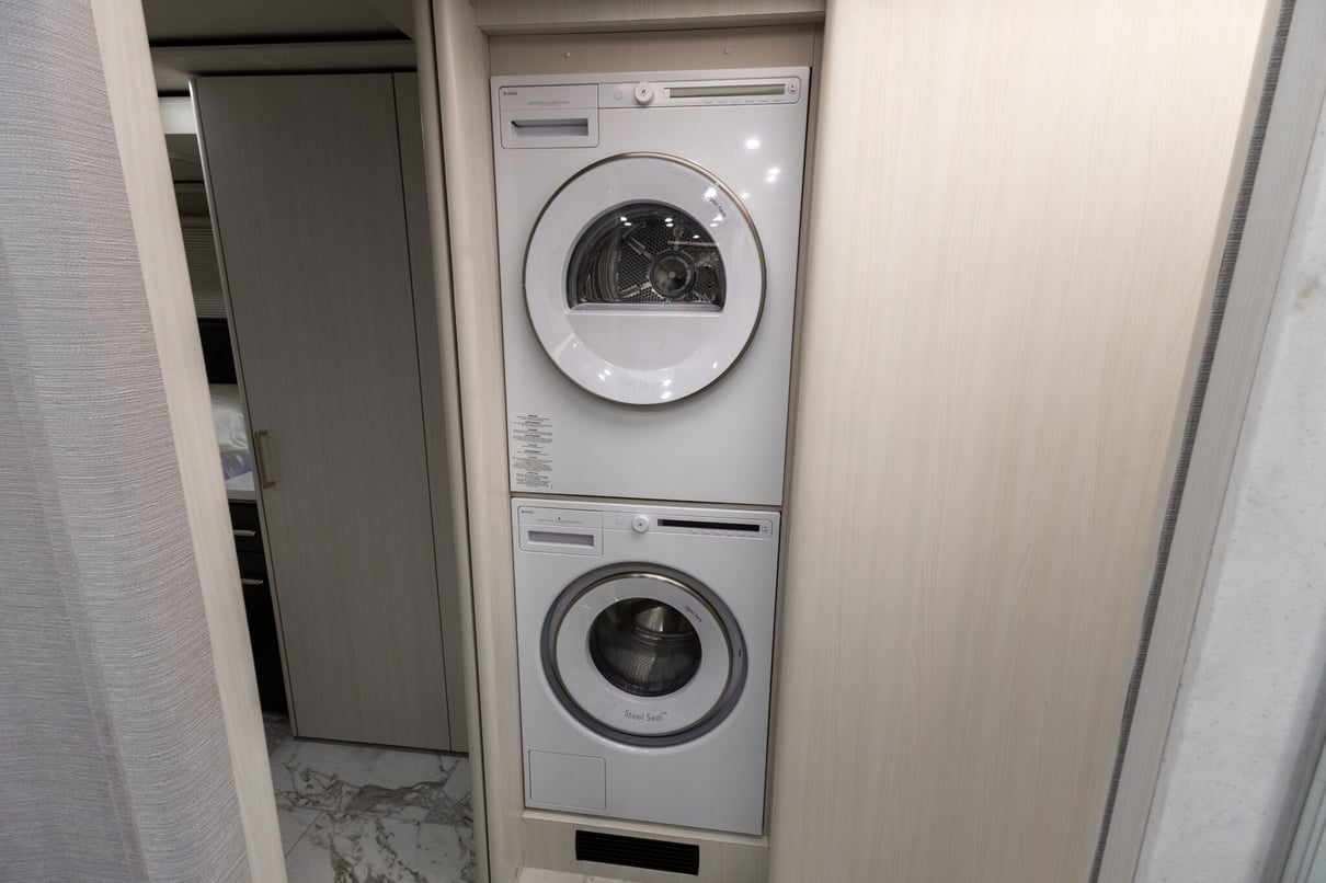 2025 Prevost Marathon H3-45 gallery image-32