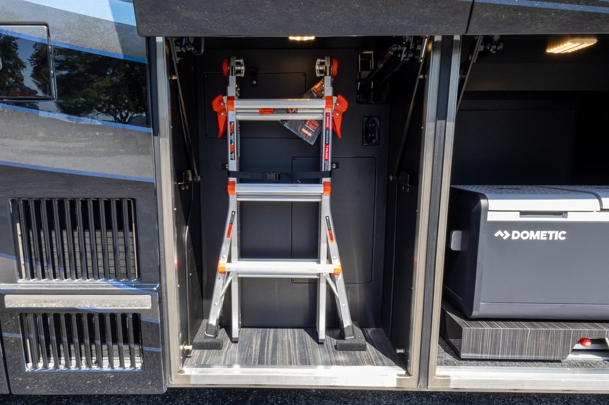 2025 Prevost Marathon H3-45 gallery image-37