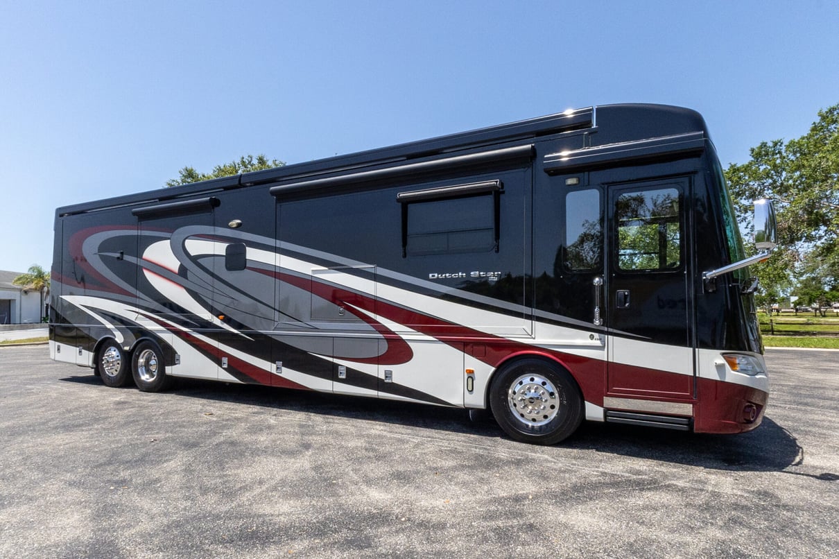 2017 Newmar Dutch Star 4369 gallery image-2