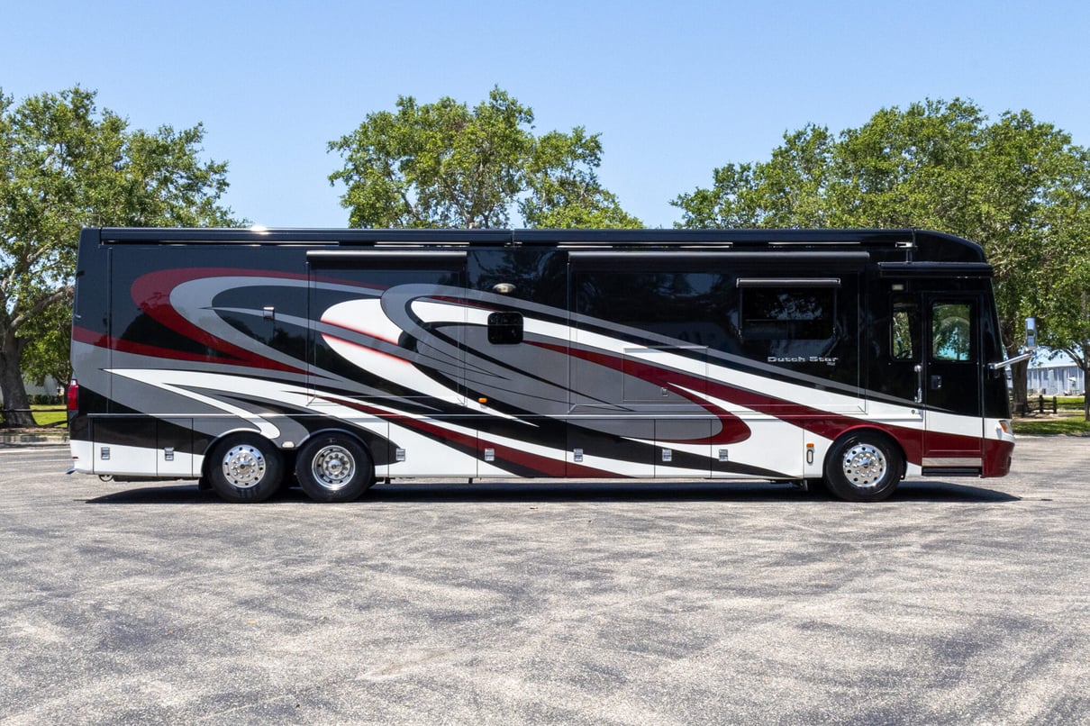 2017 Newmar Dutch Star 4369 gallery image-3