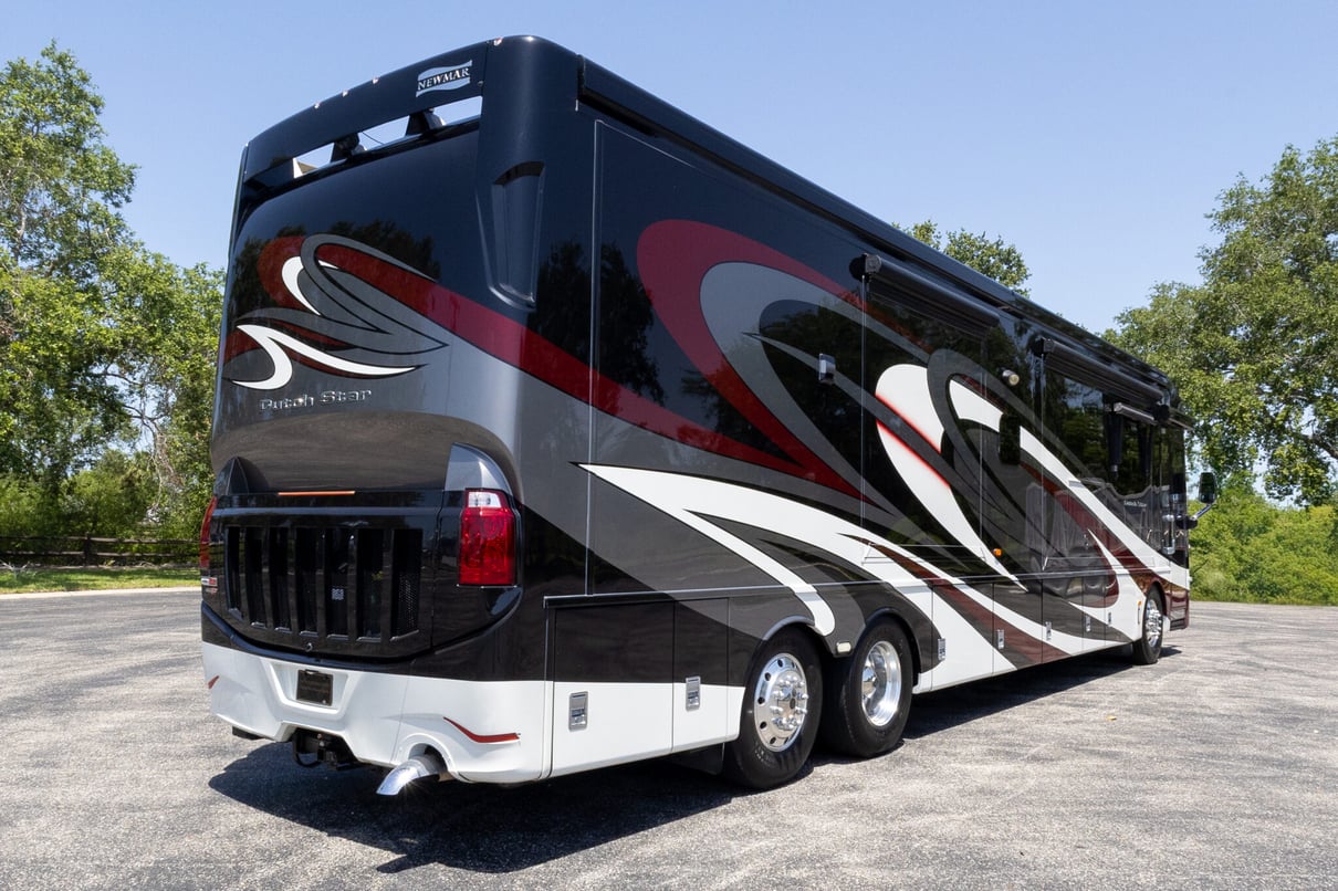 2017 Newmar Dutch Star 4369 gallery image-5