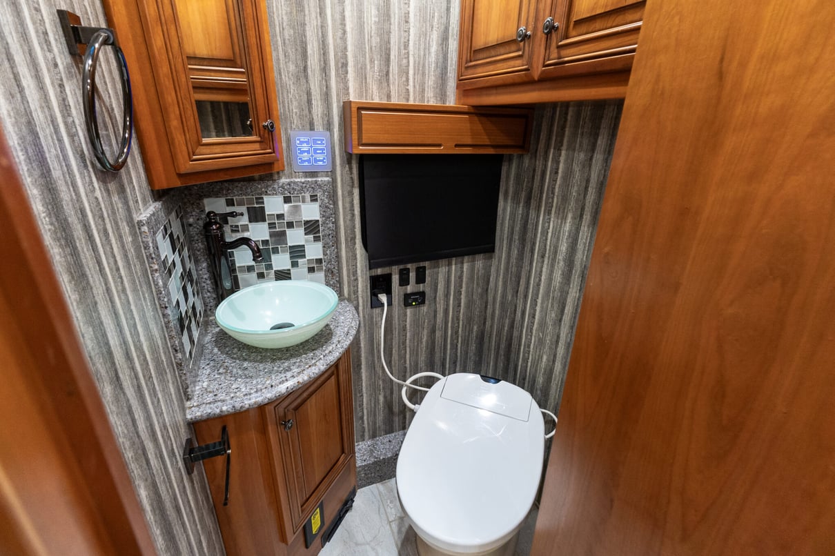 2017 Newmar Dutch Star 4369 gallery image-22