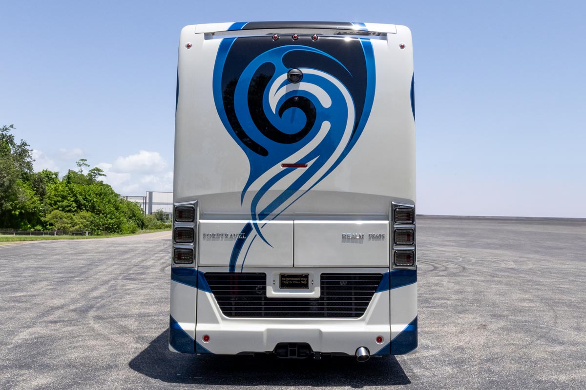 2022 Foretravel Realm LV2 gallery image-6