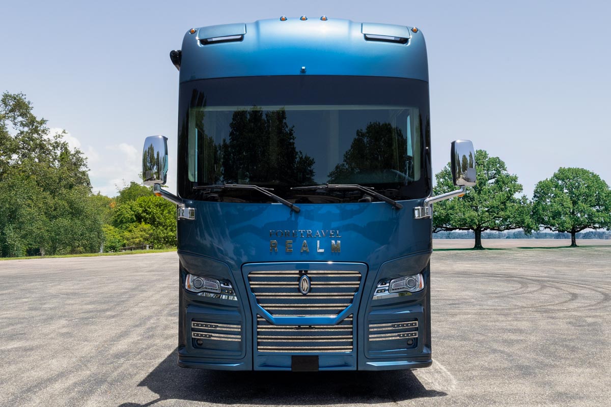 2022 Foretravel Realm LV2 gallery image-12