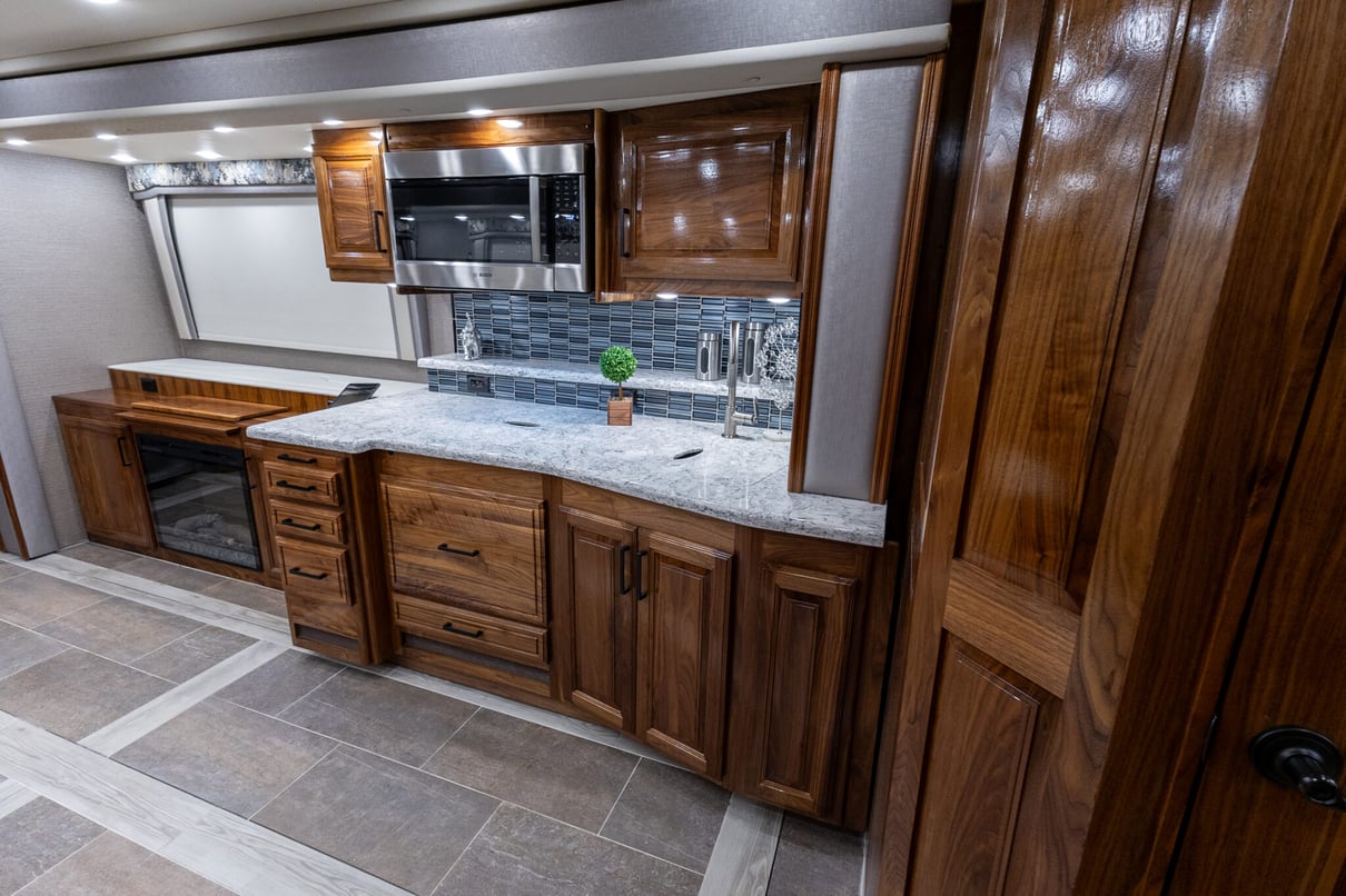 2022 Foretravel Realm LV2 gallery image-20