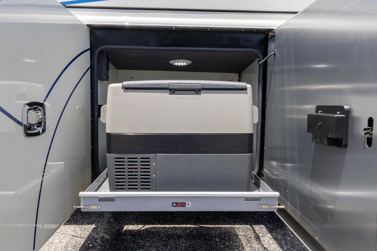 2022 Foretravel Realm LV2 gallery image-35