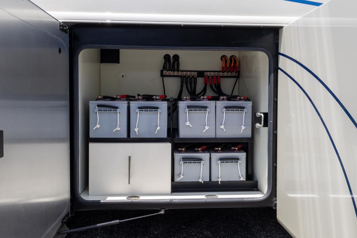 2022 Foretravel Realm LV2 gallery image-42