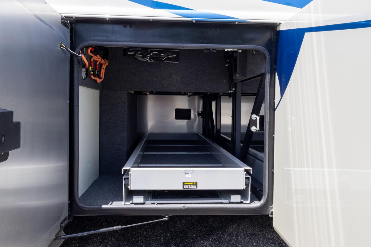 2022 Foretravel Realm LV2 gallery image-43