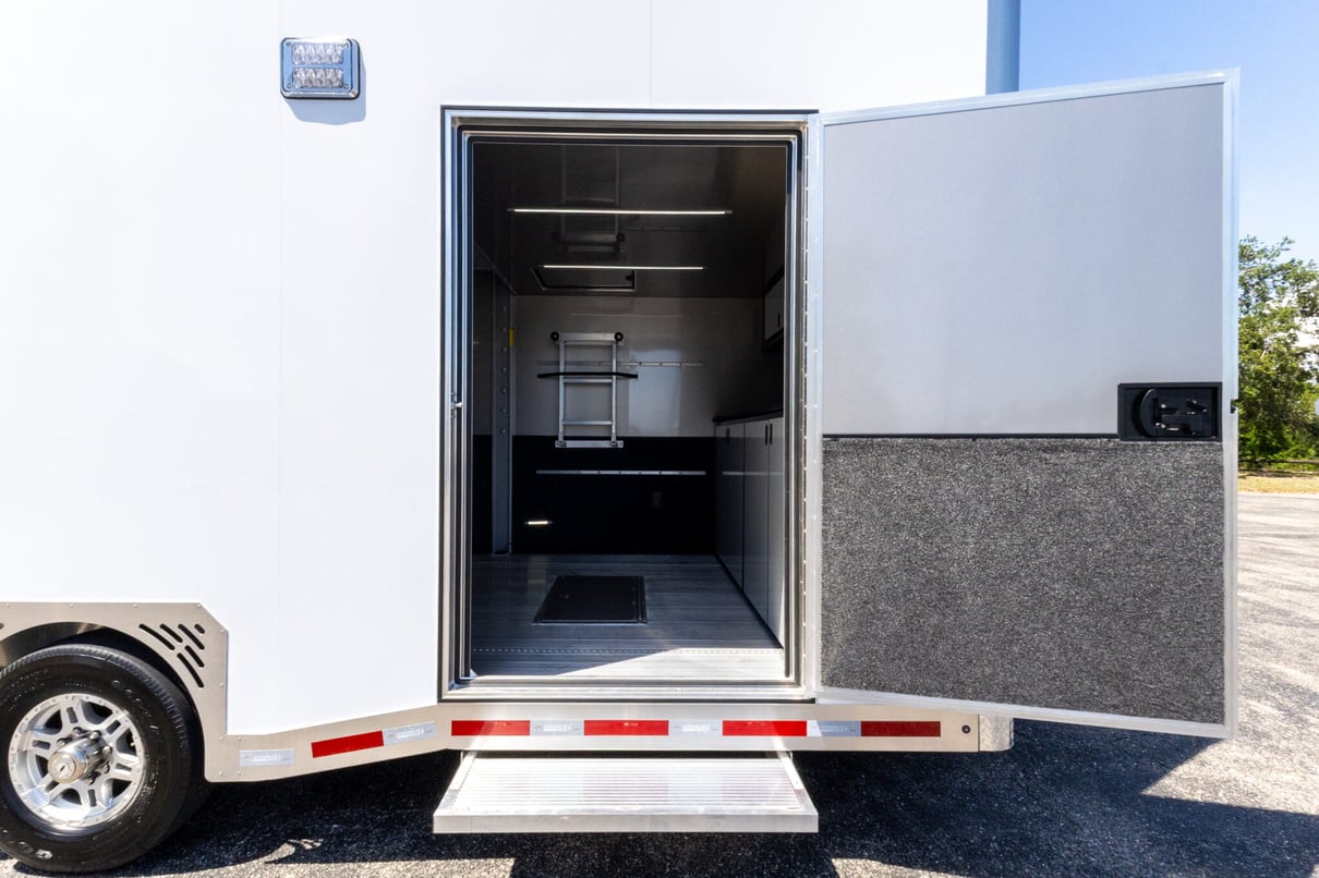 2025 Featherlite 24' Stacker Trailer 4414 gallery image-15