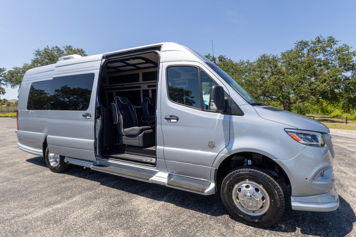 2025 OGV LUXURY COACH V-Cruise 10OBA gallery image-3