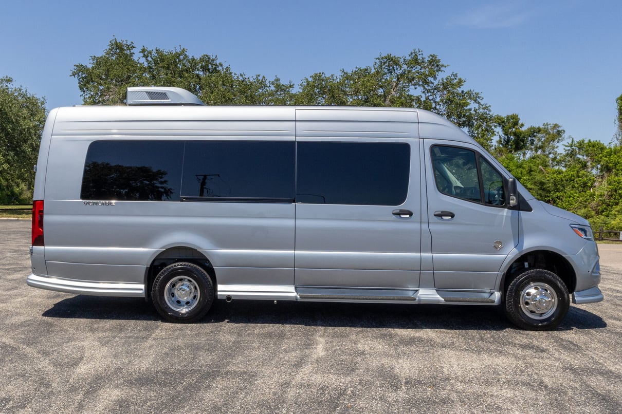 2025 OGV LUXURY COACH V-Cruise 10OBA gallery image-4