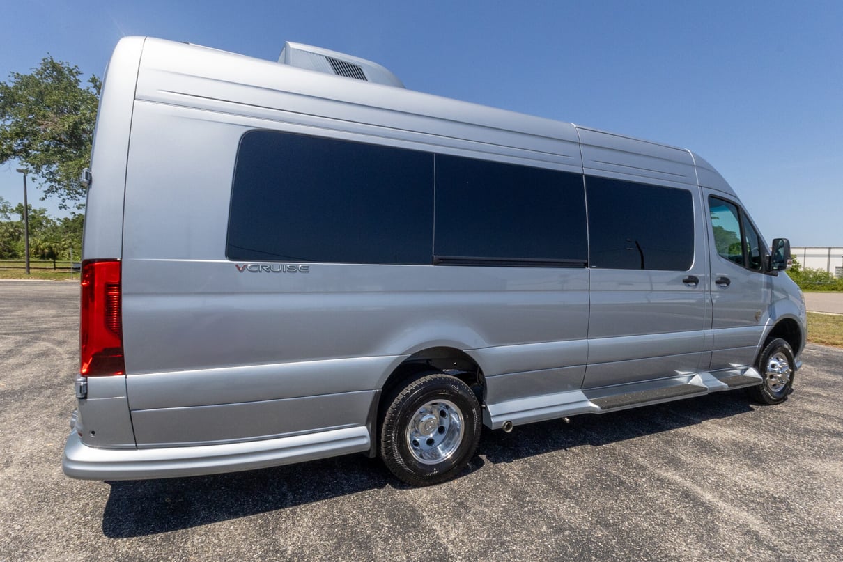 2025 OGV LUXURY COACH V-Cruise 10OBA gallery image-5