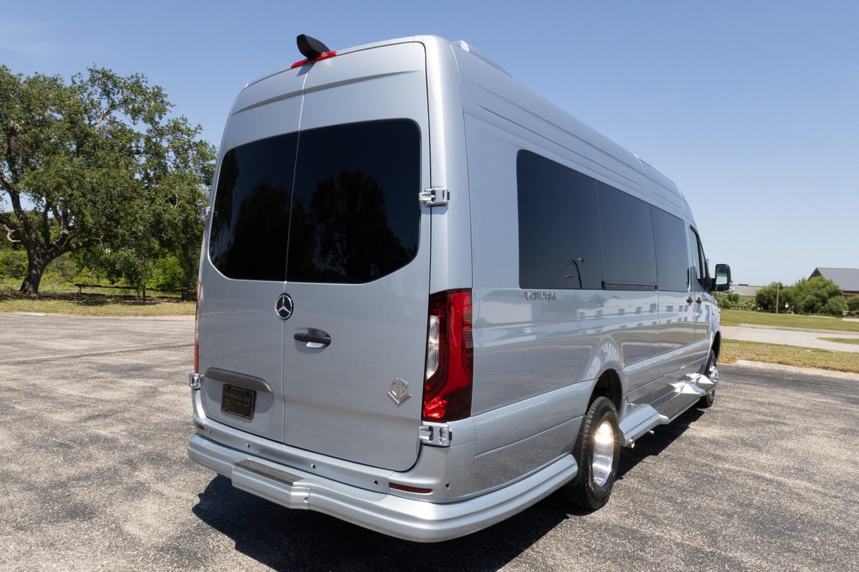 2025 OGV LUXURY COACH V-Cruise 10OBA gallery image-6