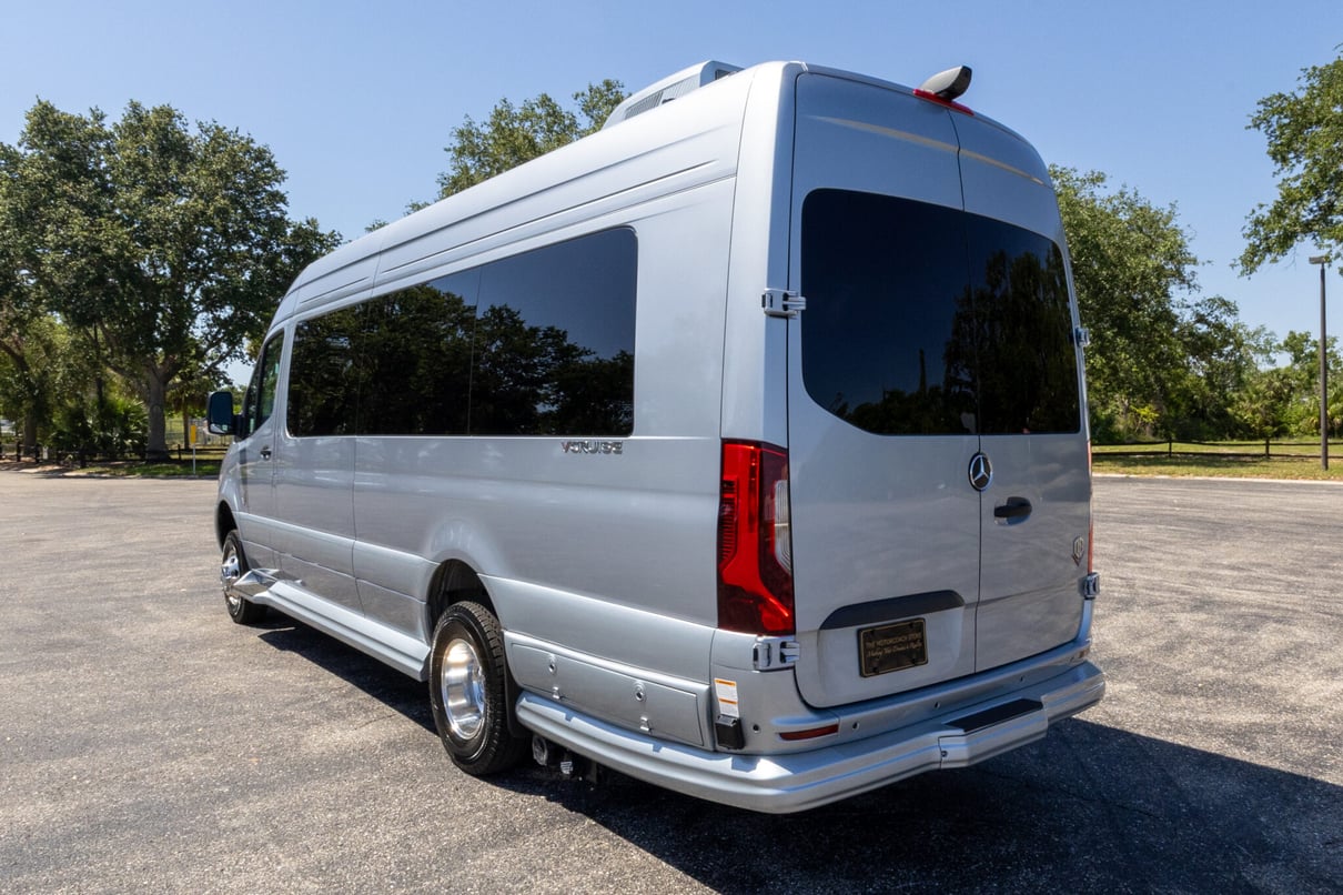 2025 OGV LUXURY COACH V-Cruise 10OBA gallery image-8