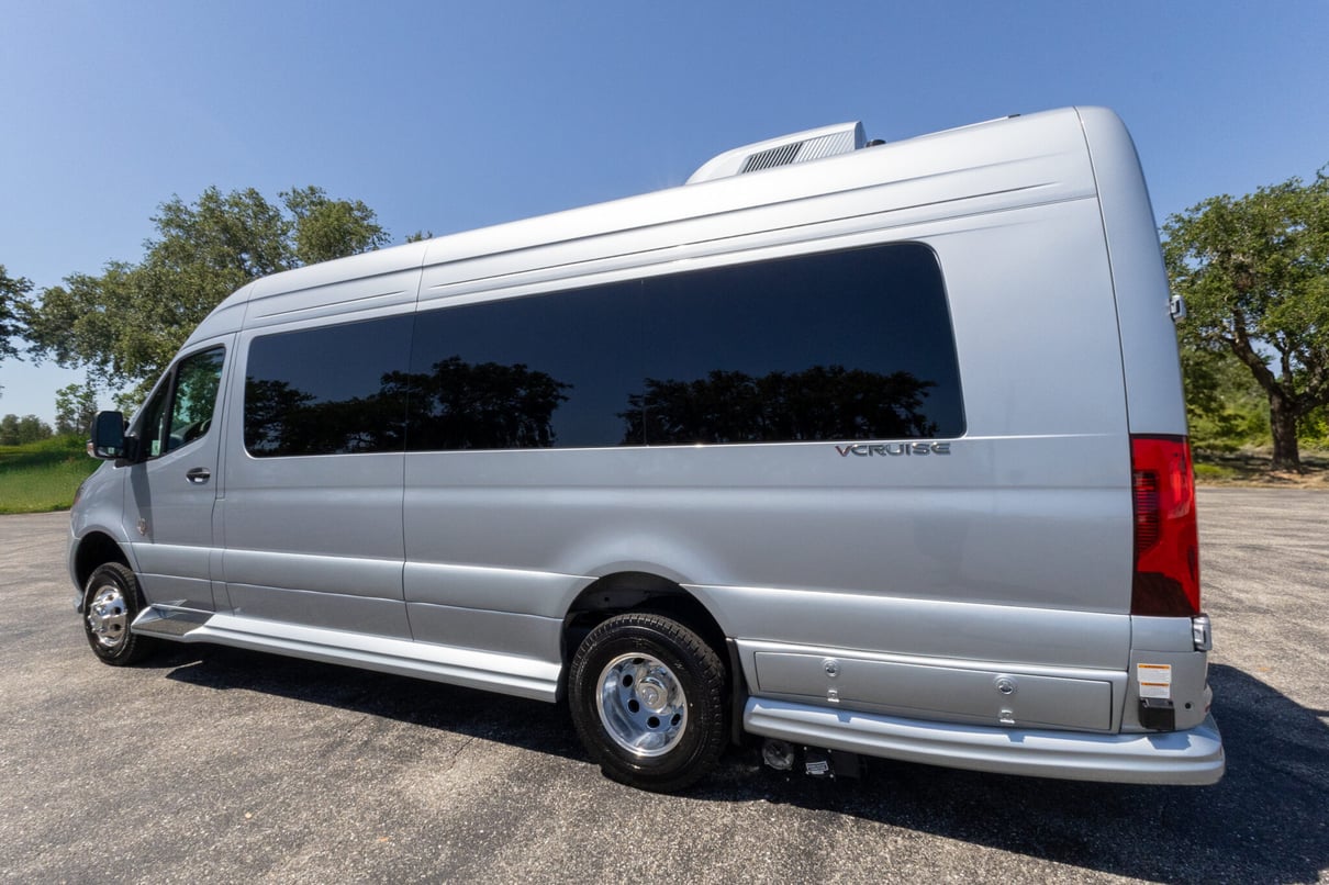 2025 OGV LUXURY COACH V-Cruise 10OBA gallery image-9