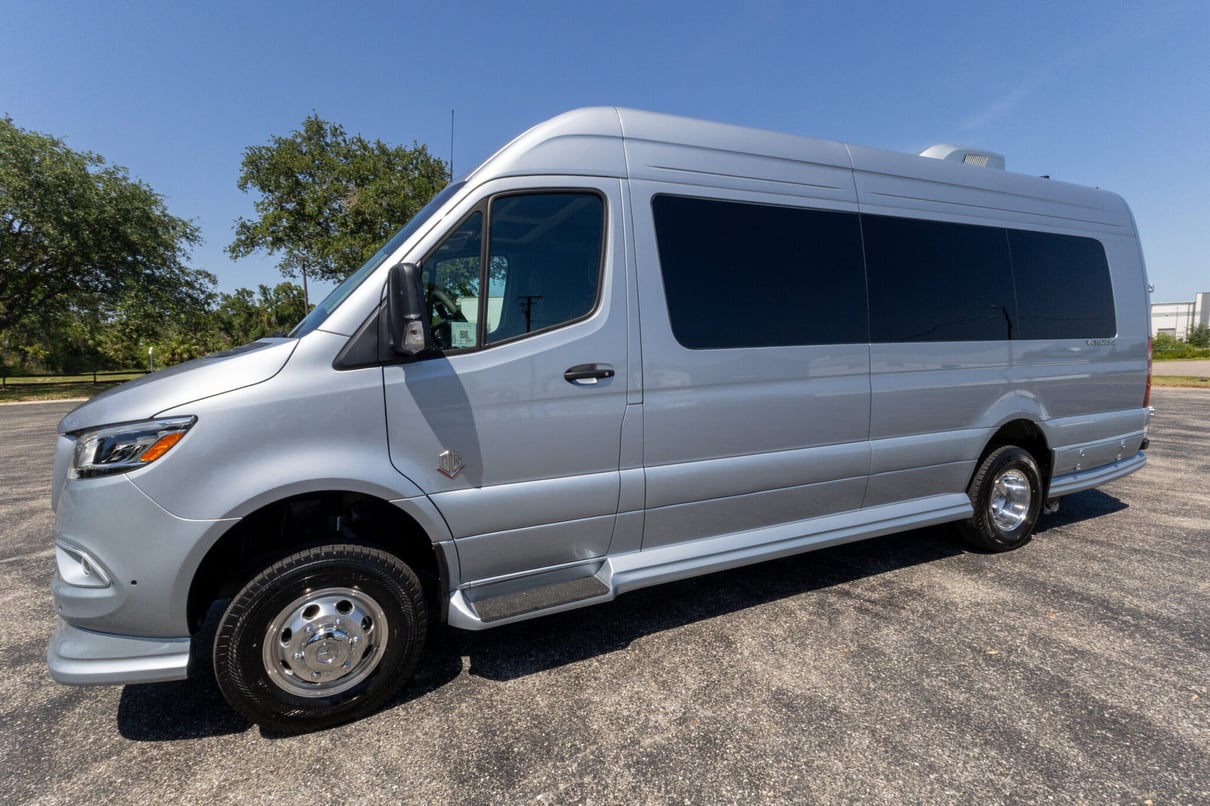 2025 OGV LUXURY COACH V-Cruise 10OBA gallery image-11