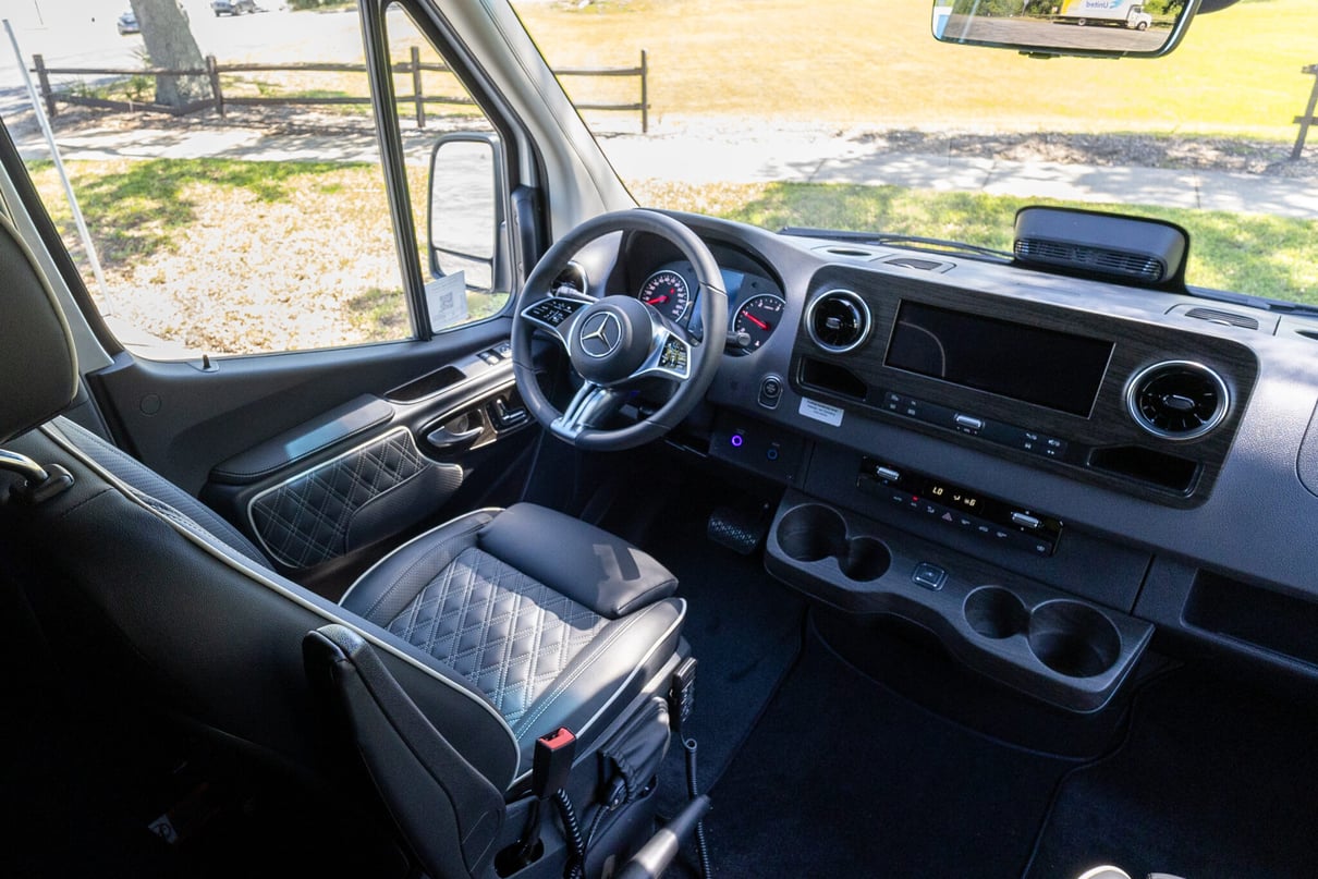 2025 OGV LUXURY COACH V-Cruise 10OBA gallery image-15