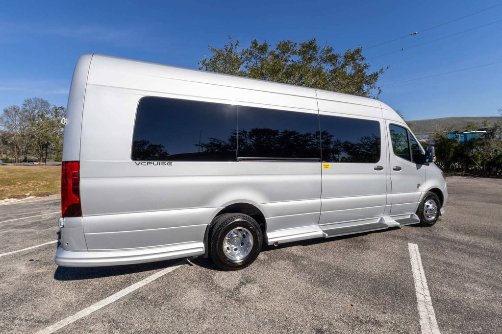 2026 OGV Luxury Coach V-Cruise 8DBA AWD