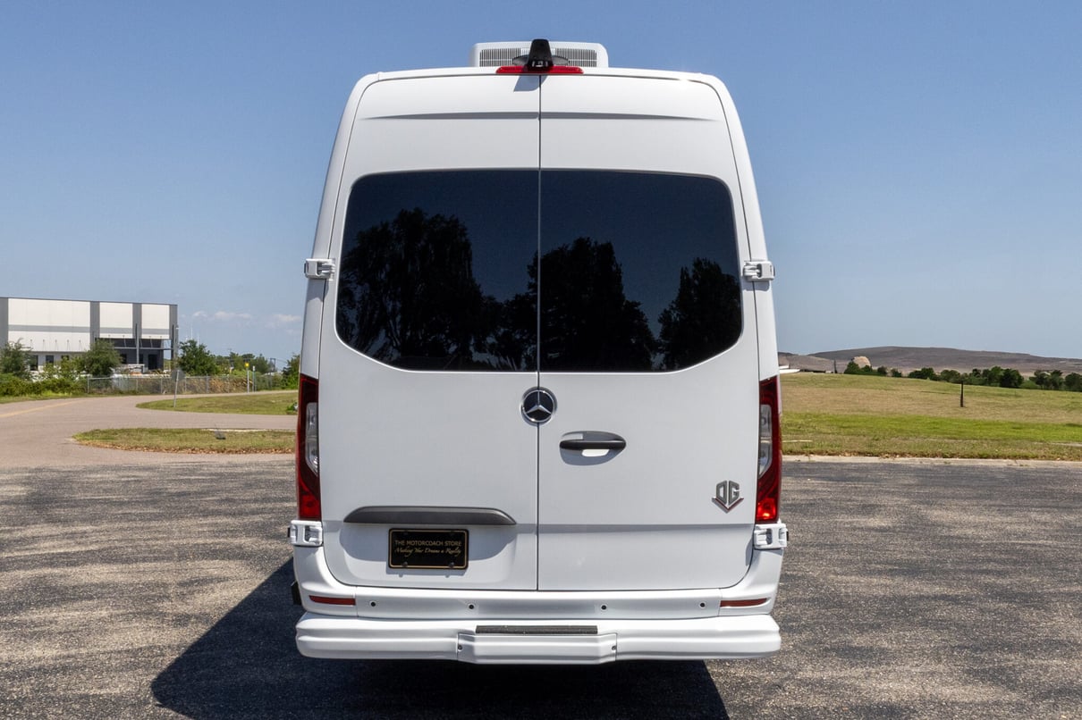 2026 OGV Luxury Coach V-Cruise 8DBA AWD gallery image-7