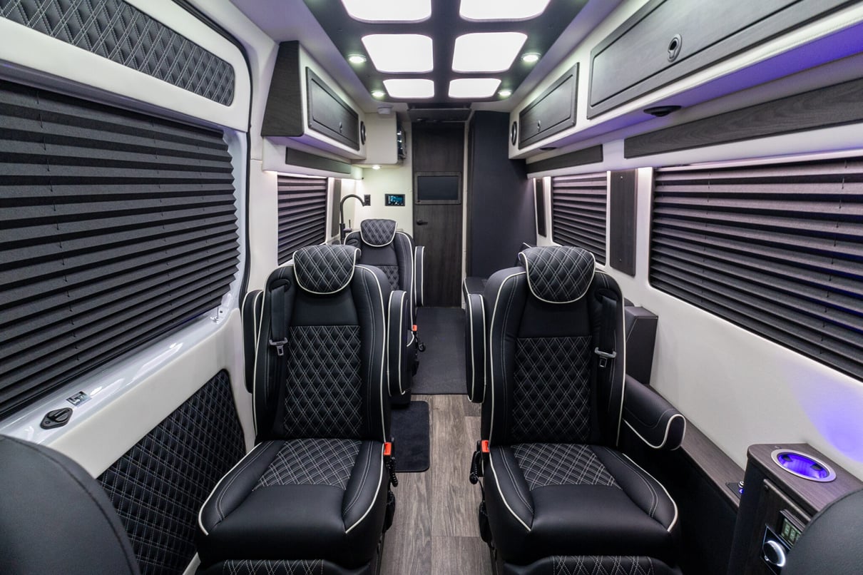 2026 OGV Luxury Coach V-Cruise 8DBA AWD gallery image-15