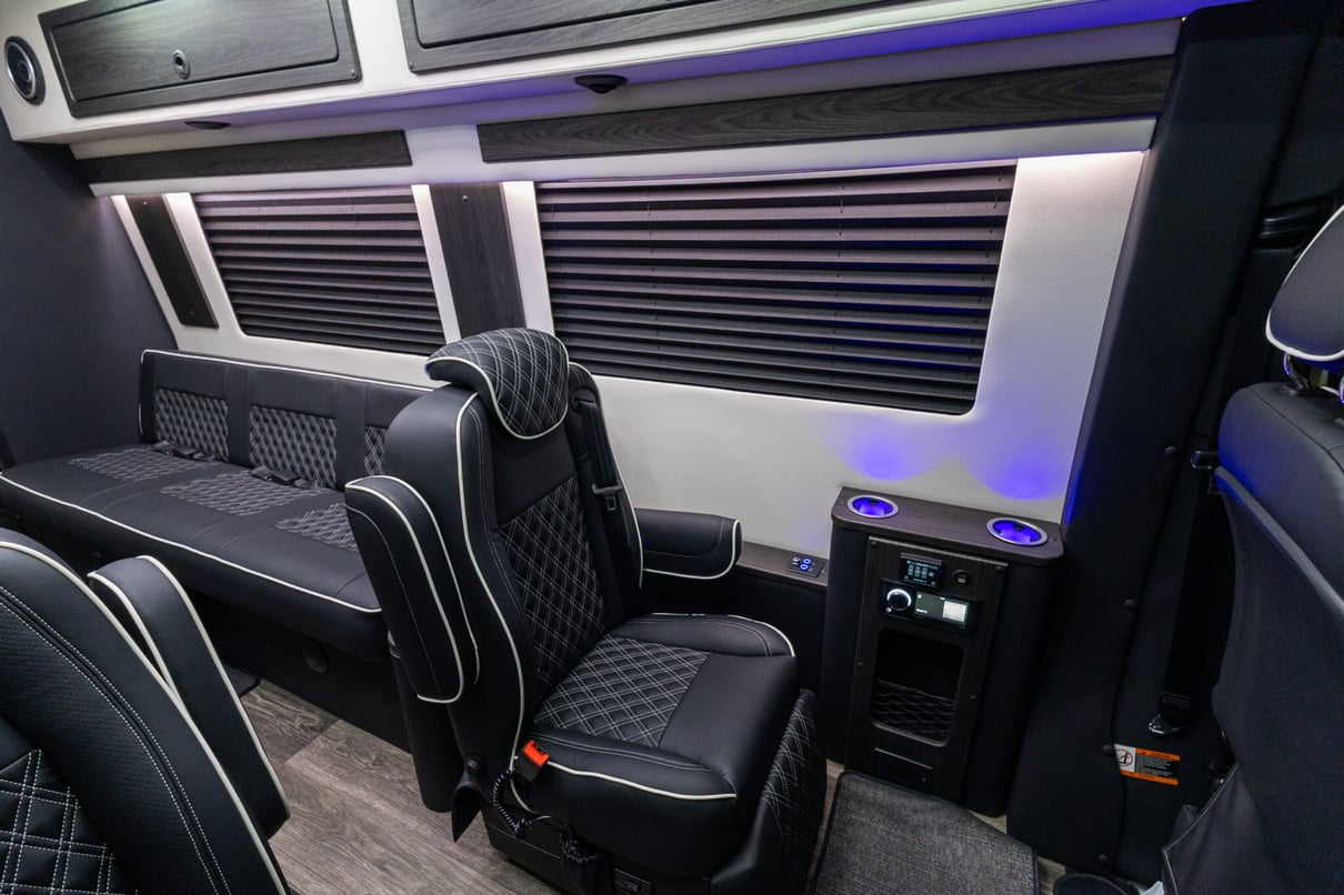 2026 OGV Luxury Coach V-Cruise 8DBA AWD gallery image-16