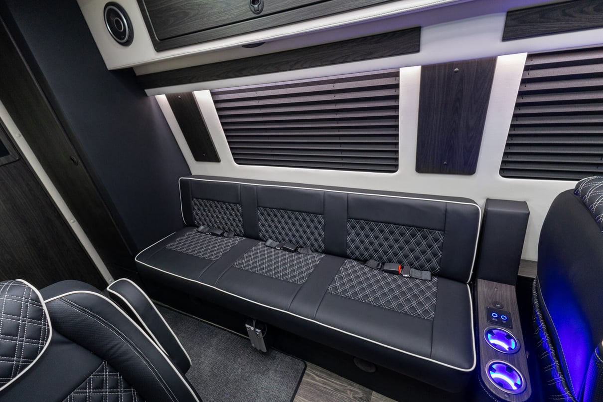 2026 OGV Luxury Coach V-Cruise 8DBA AWD gallery image-17