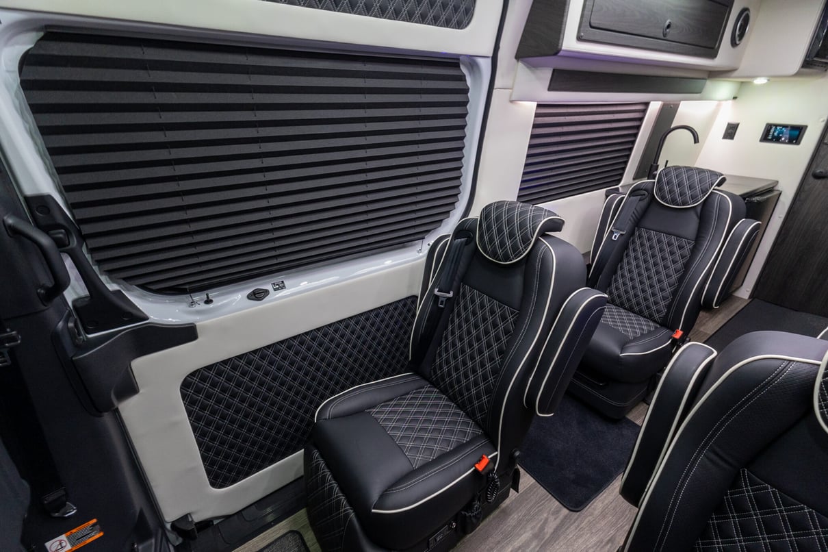 2026 OGV Luxury Coach V-Cruise 8DBA AWD gallery image-18