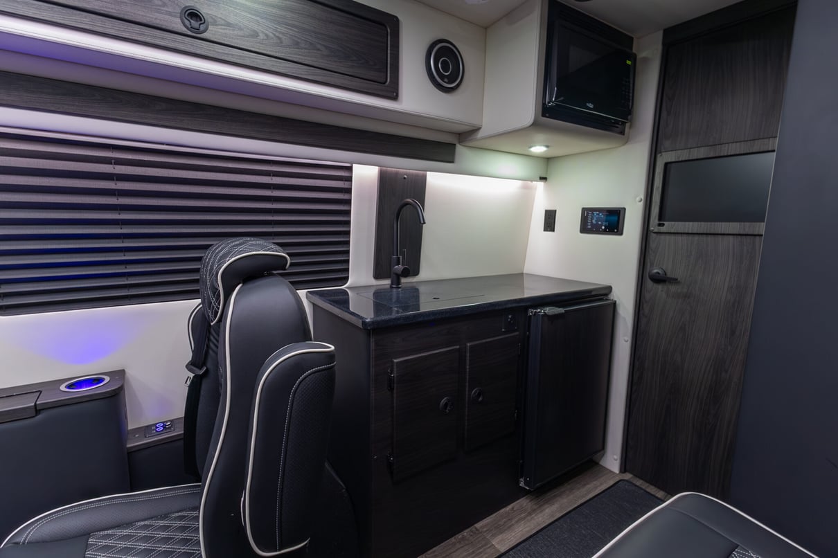 2026 OGV Luxury Coach V-Cruise 8DBA AWD gallery image-20