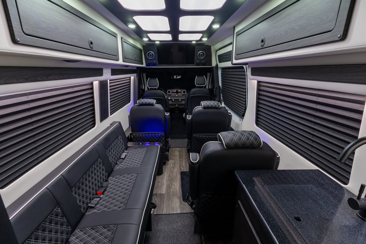 2026 OGV Luxury Coach V-Cruise 8DBA AWD gallery image-21