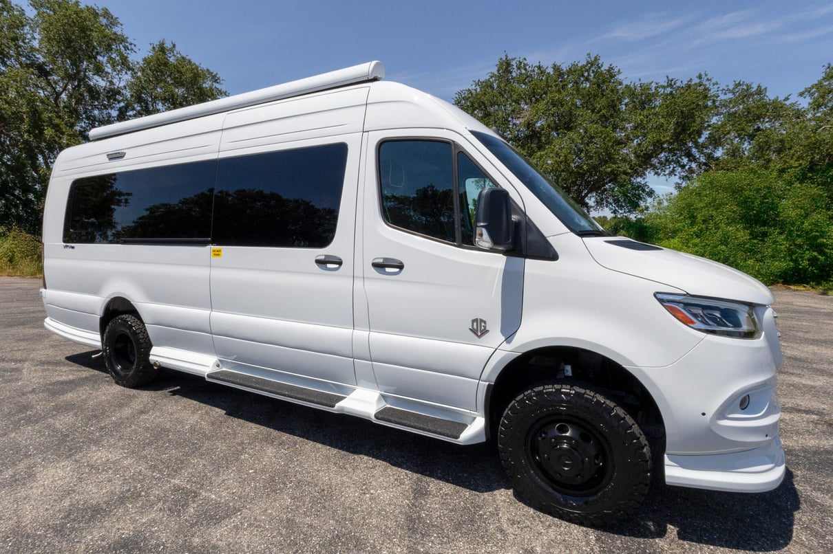 2025 OGV Luxury Coach V-RV 2TBA AWD gallery image-2