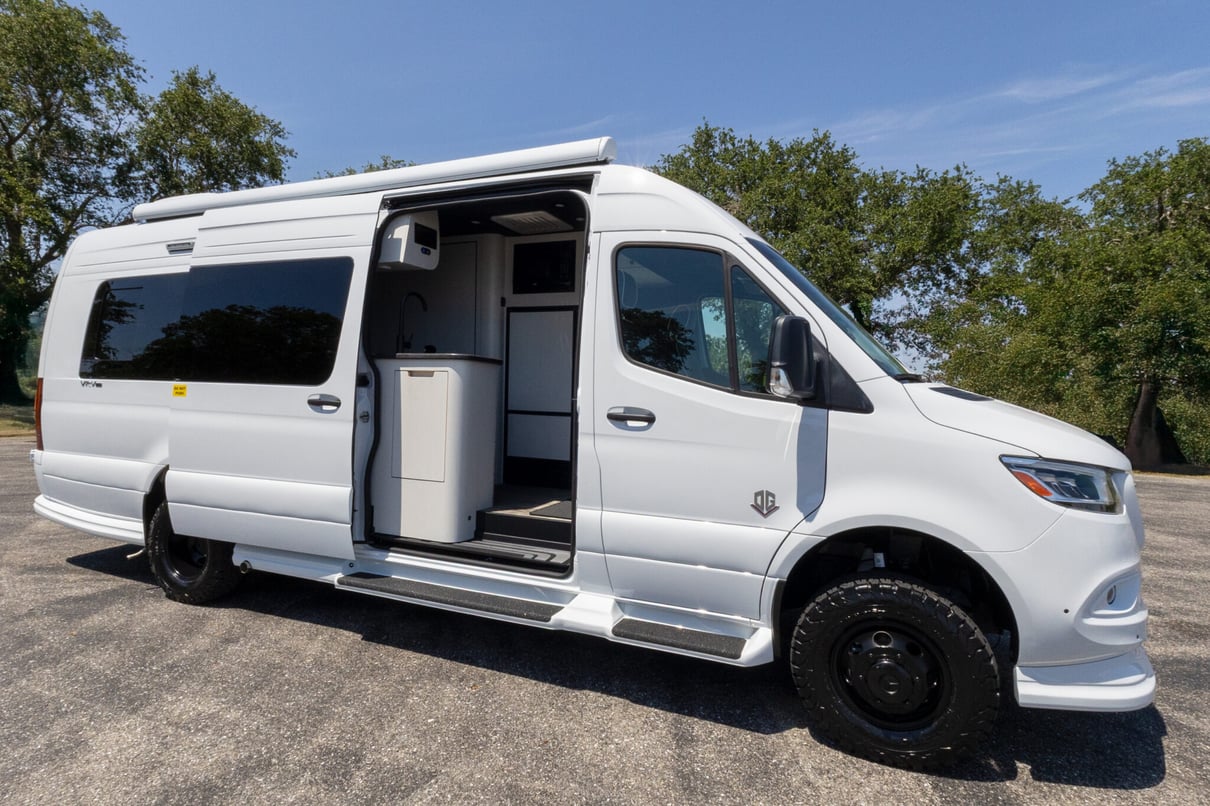 2025 OGV Luxury Coach V-RV 2TBA AWD gallery image-3