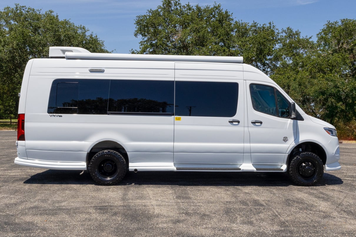 2025 OGV Luxury Coach V-RV 2TBA AWD gallery image-4