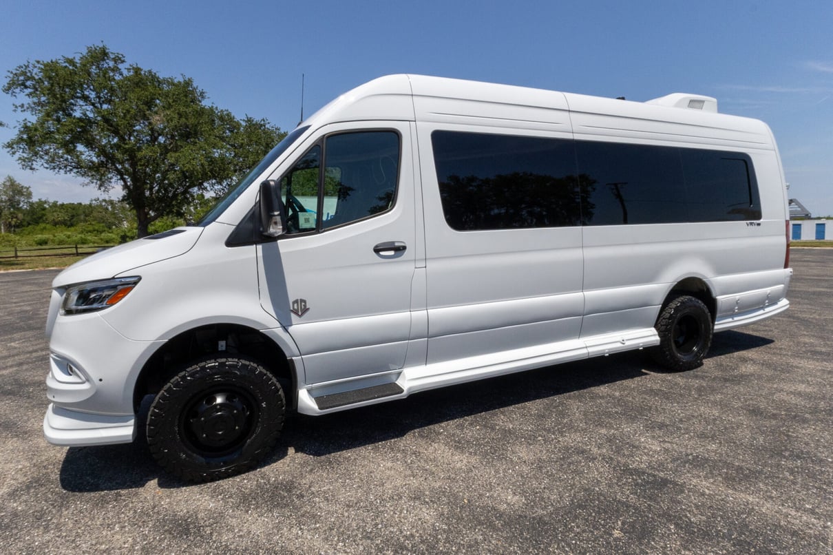 2025 OGV Luxury Coach V-RV 2TBA AWD gallery image-11