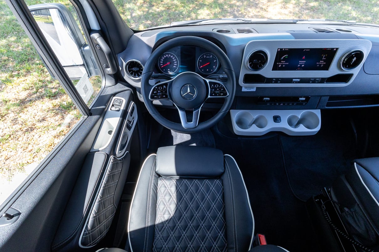 2025 OGV Luxury Coach V-RV 2TBA AWD gallery image-14