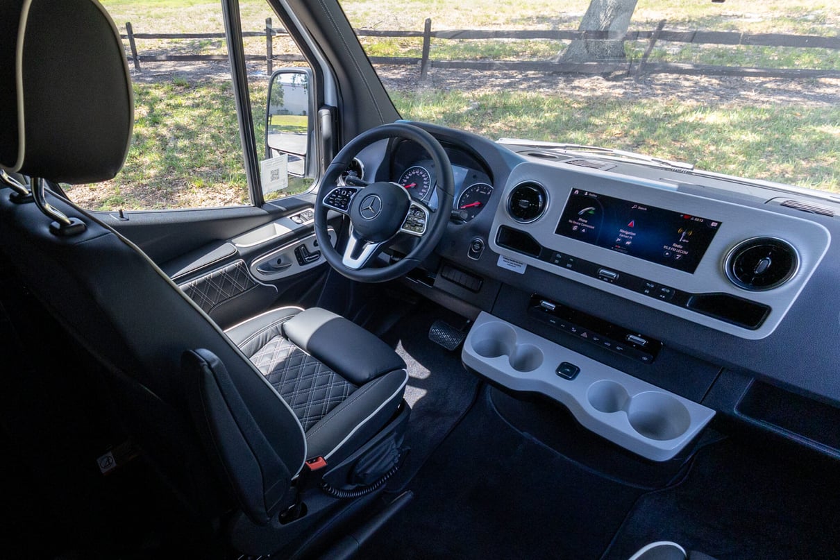 2025 OGV Luxury Coach V-RV 2TBA AWD gallery image-15