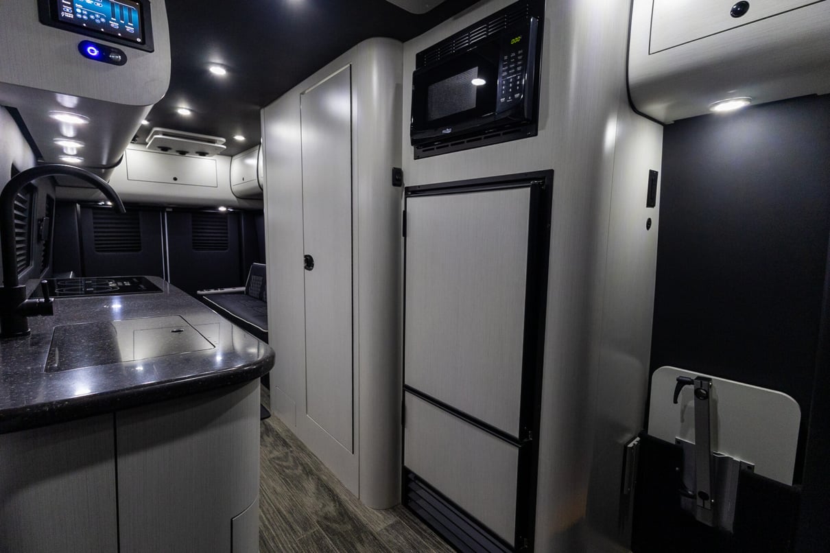 2025 OGV Luxury Coach V-RV 2TBA AWD gallery image-17