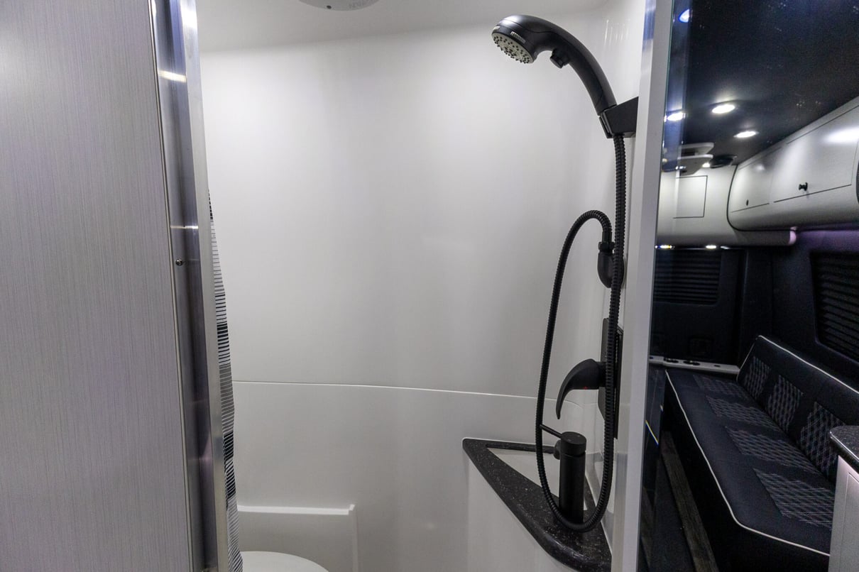 2025 OGV Luxury Coach V-RV 2TBA AWD gallery image-22